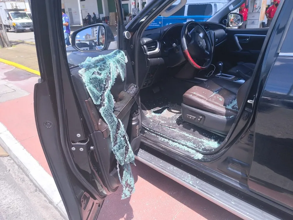 Homem é preso após jogar pedra e quebrar vidro de viatura policial no Ceará