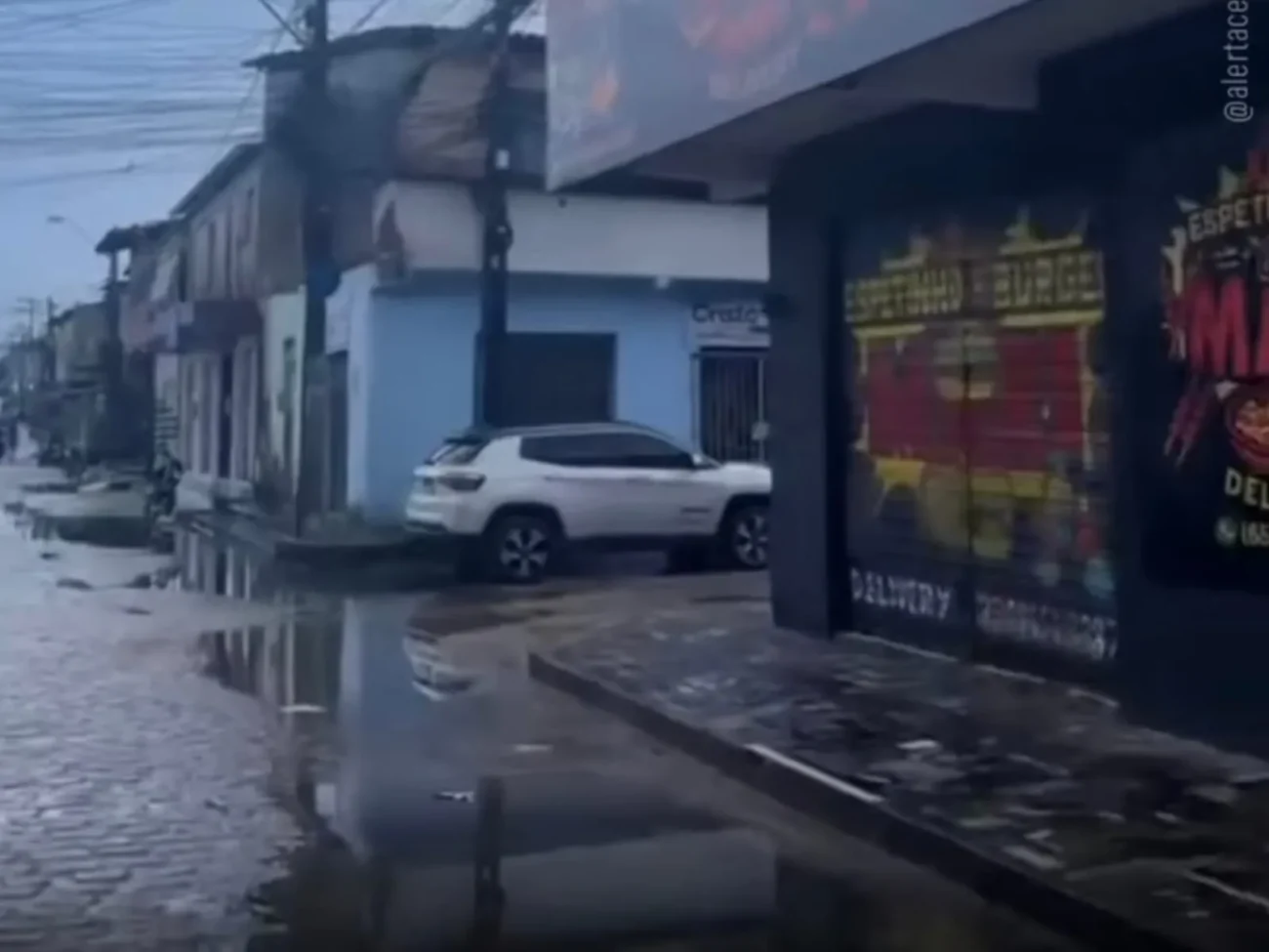 Vídeo mostra esgoto a céu aberto há mais de 5 anos no Genibaú: “Não aguentamos mais”