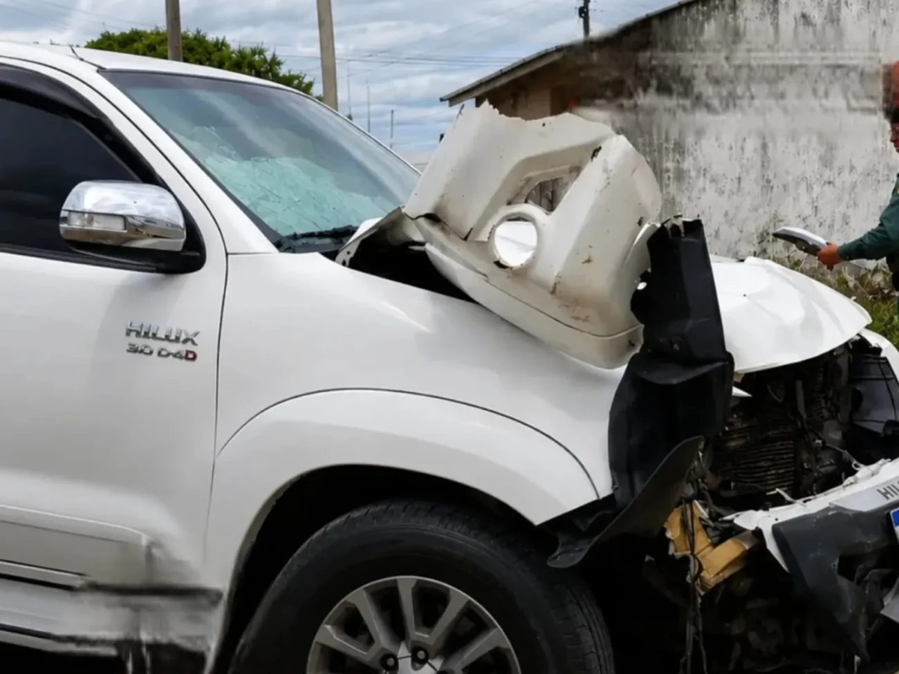 Motorista de Hilux se apresenta à Polícia Civil após acidente que matou motociclista em Nova Russas