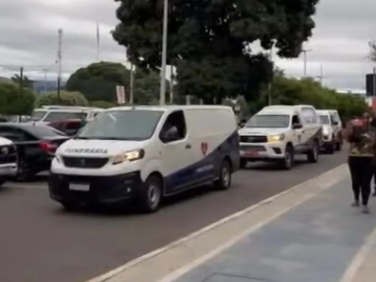 Vídeo mostra comoção em Juazeiro do Norte: corpos de jovens atletas e assistente técnico do basquete de Juazeiro do Norte são velados no ginásio poliesportivo
