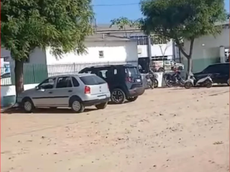 Vídeo mostra homem é baleado com vários tiros em frente à unidade prisional de Sobral no Ceará 
