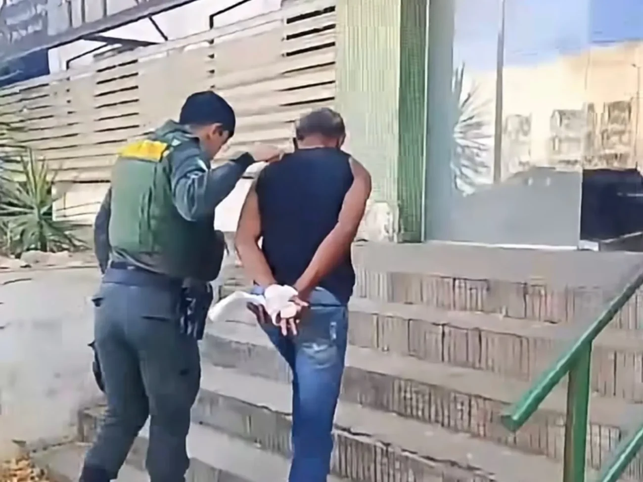 Vídeo mostra homem fica com faca cravada na cabeça após briga em Barbalha no Ceará