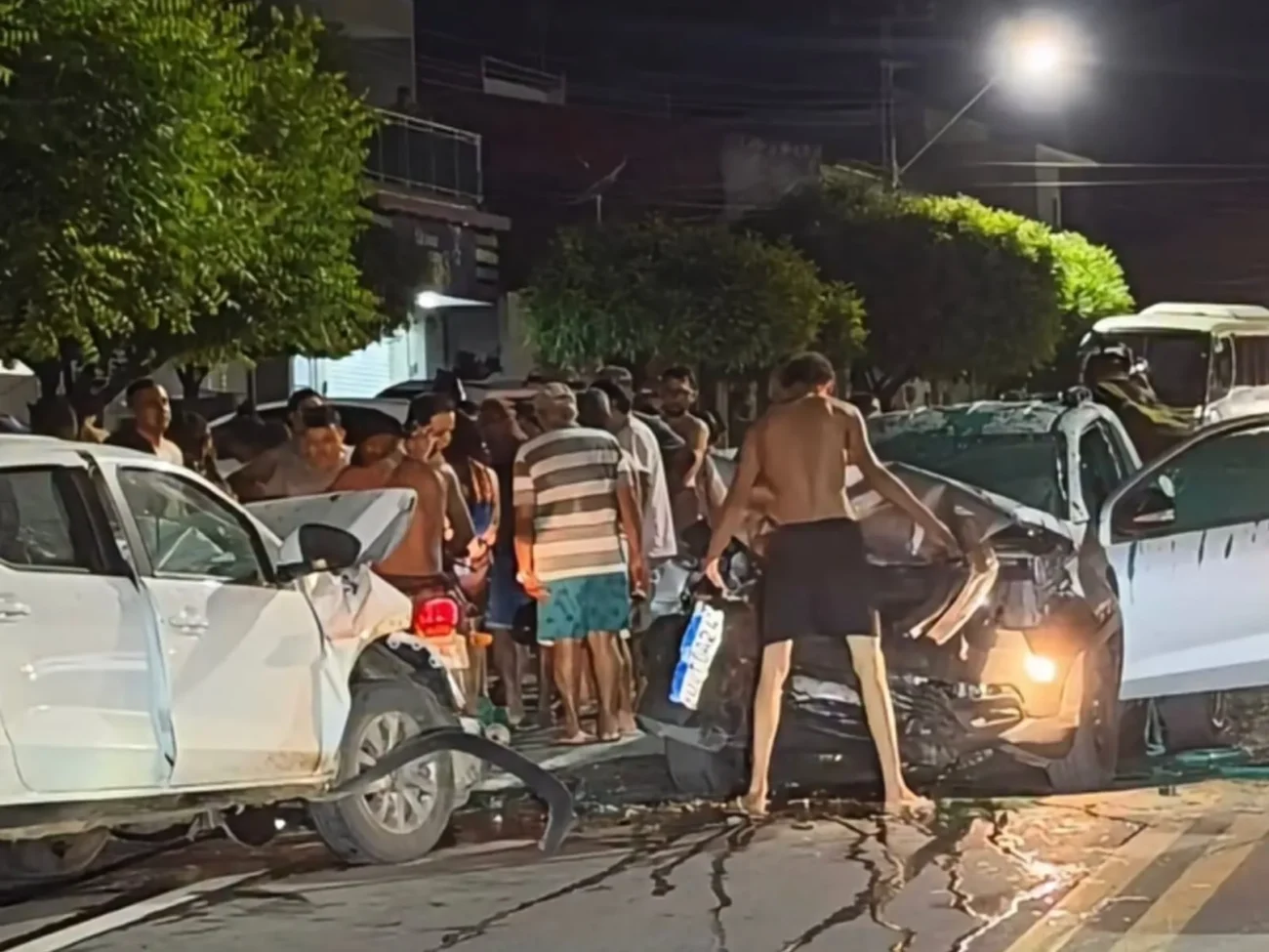 Colisão envolvendo três veículos deixa feridos na CE-060; em Quixeramobim no Ceará 