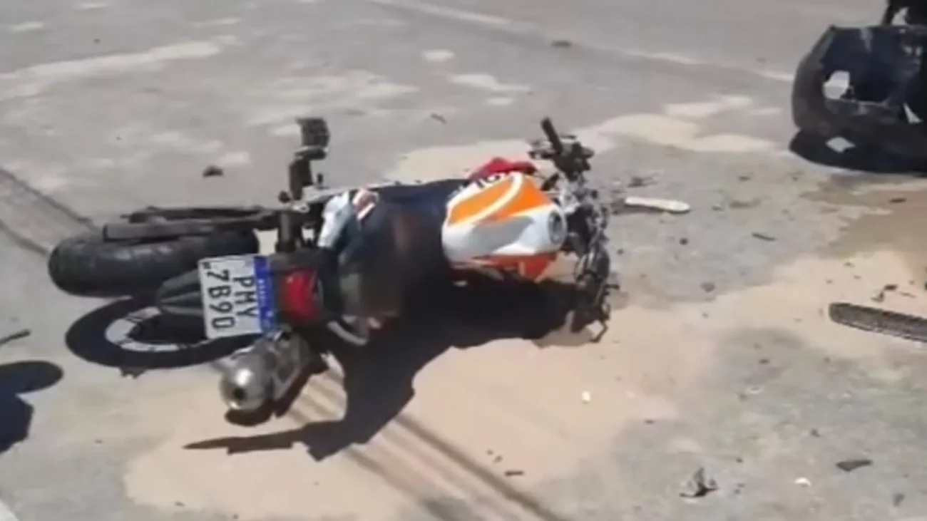 Vídeo mostra motociclista morre após colisão frontal com carro em Fortim, no Ceará 