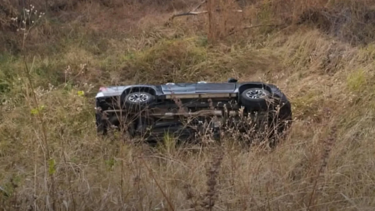 Hilux capota na BR-020, em Madalena no Ceará, família escapa sem ferimentos graves