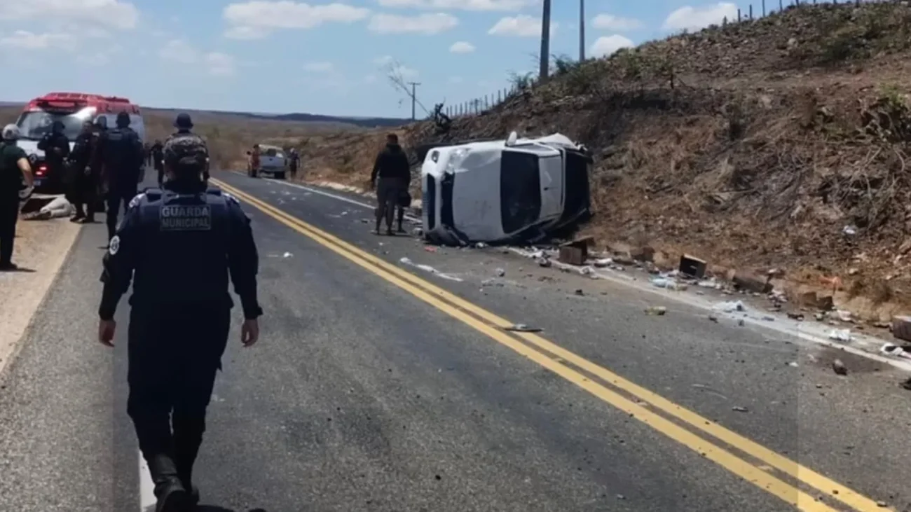 Comerciante morre após pneu estourar e veículo capotar no Ceará 
