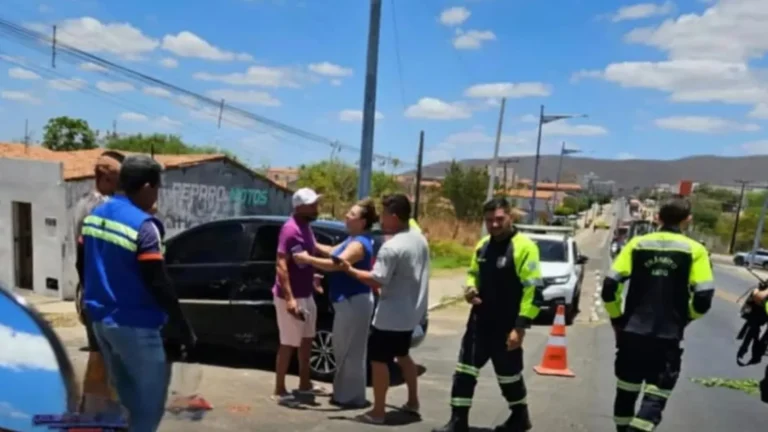 Acidente entre carro e motocicleta é registrado na CE-060, no alto da betânia, em Quixeramobim 