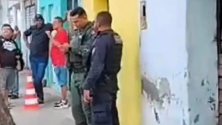Homem é morto com golpe de faca na garganta dentro de bar em Tauá no Ceará 