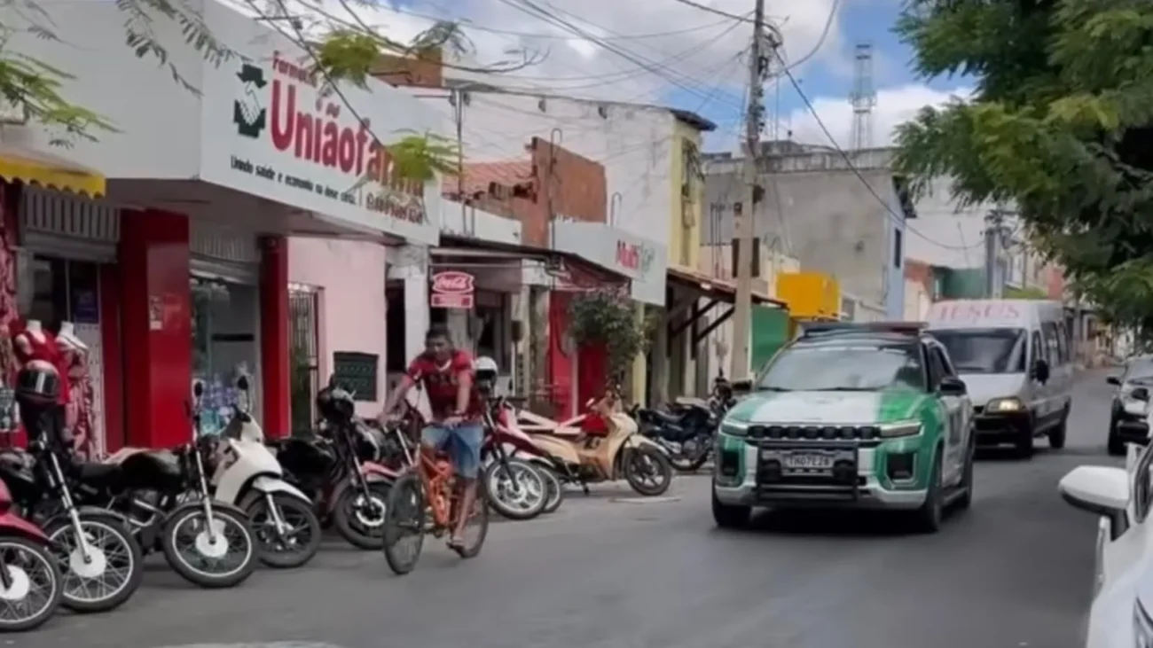 Suspeito de roubo de celular é baleado na perna durante abordagem da polícia civil em Sobral no Ceará 