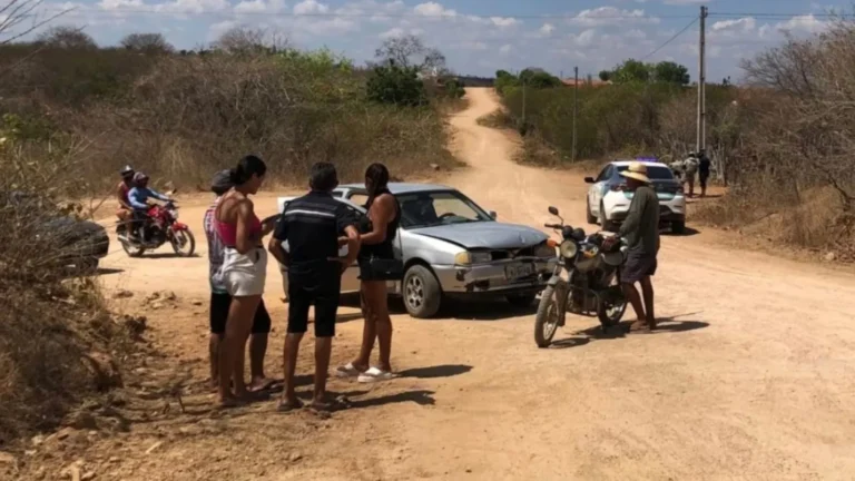 Colisão entre moto da Enel e carro é registrada na zona rural de Tamboril, no Ceará