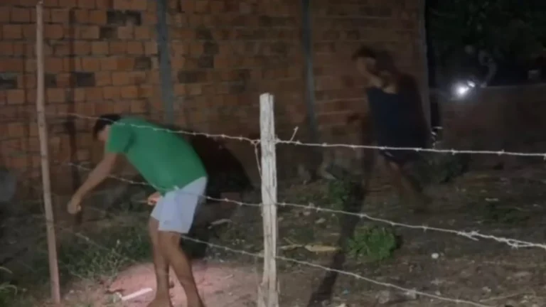 Suspeito de tentativa de feminicídio é baleado na perna após avançar contra policiais com faca