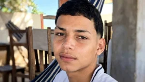 Criminosos invadem casa durante a madrugada e matam jovem de 18 anos enquanto ele dormia no Ceará 