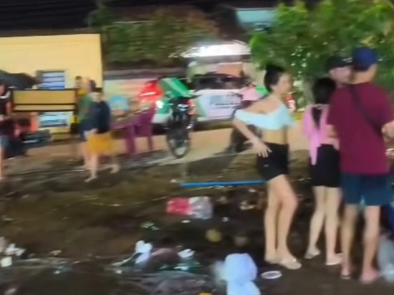 Vídeo mostram confusão após torneio de futebol em areninha de Caucaia no Ceará 