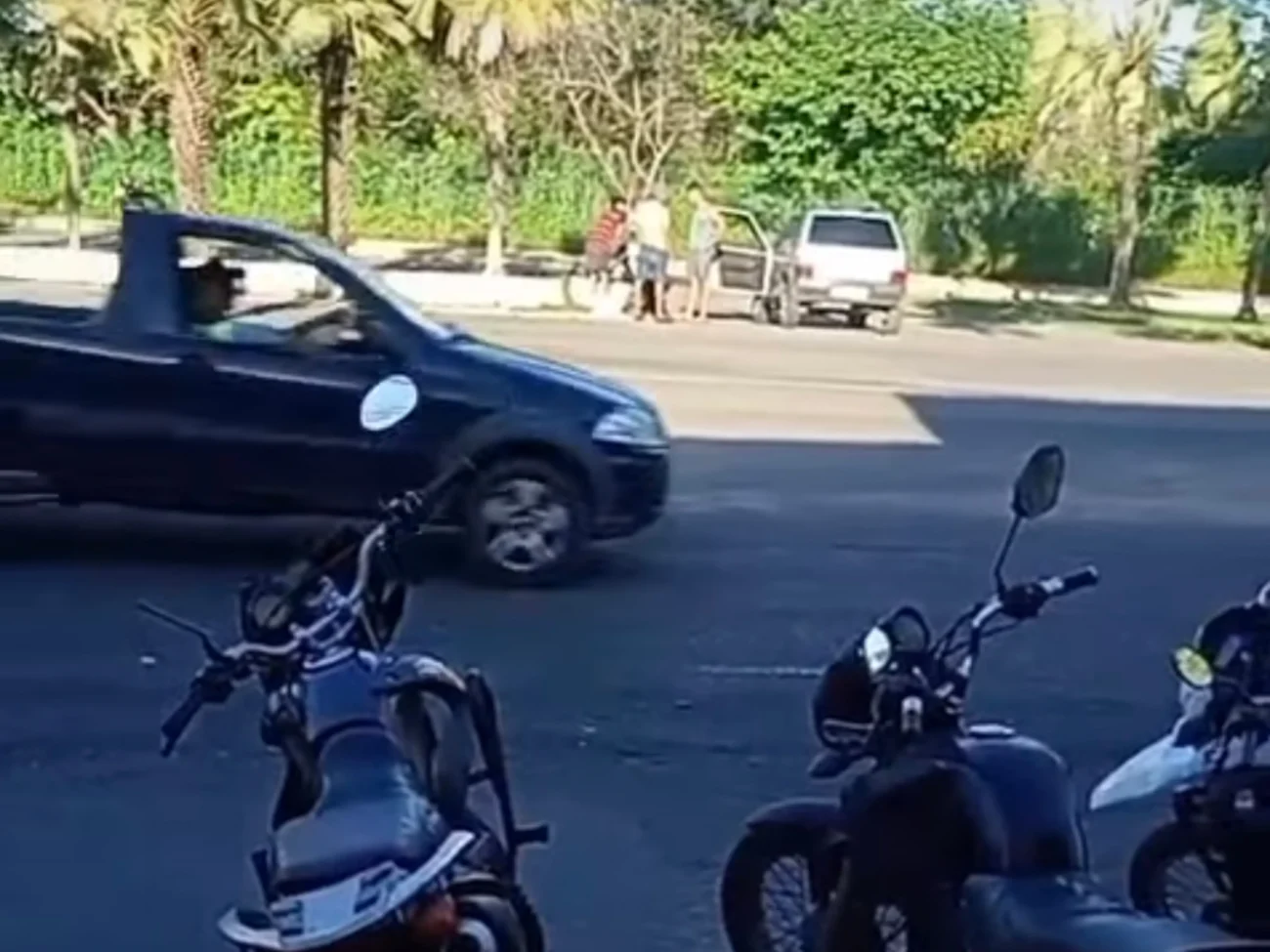 Vídeo mostra colisão entre carro e moto deixa trânsito lento na avenida Ailton Gomes, em Juazeiro do Norte