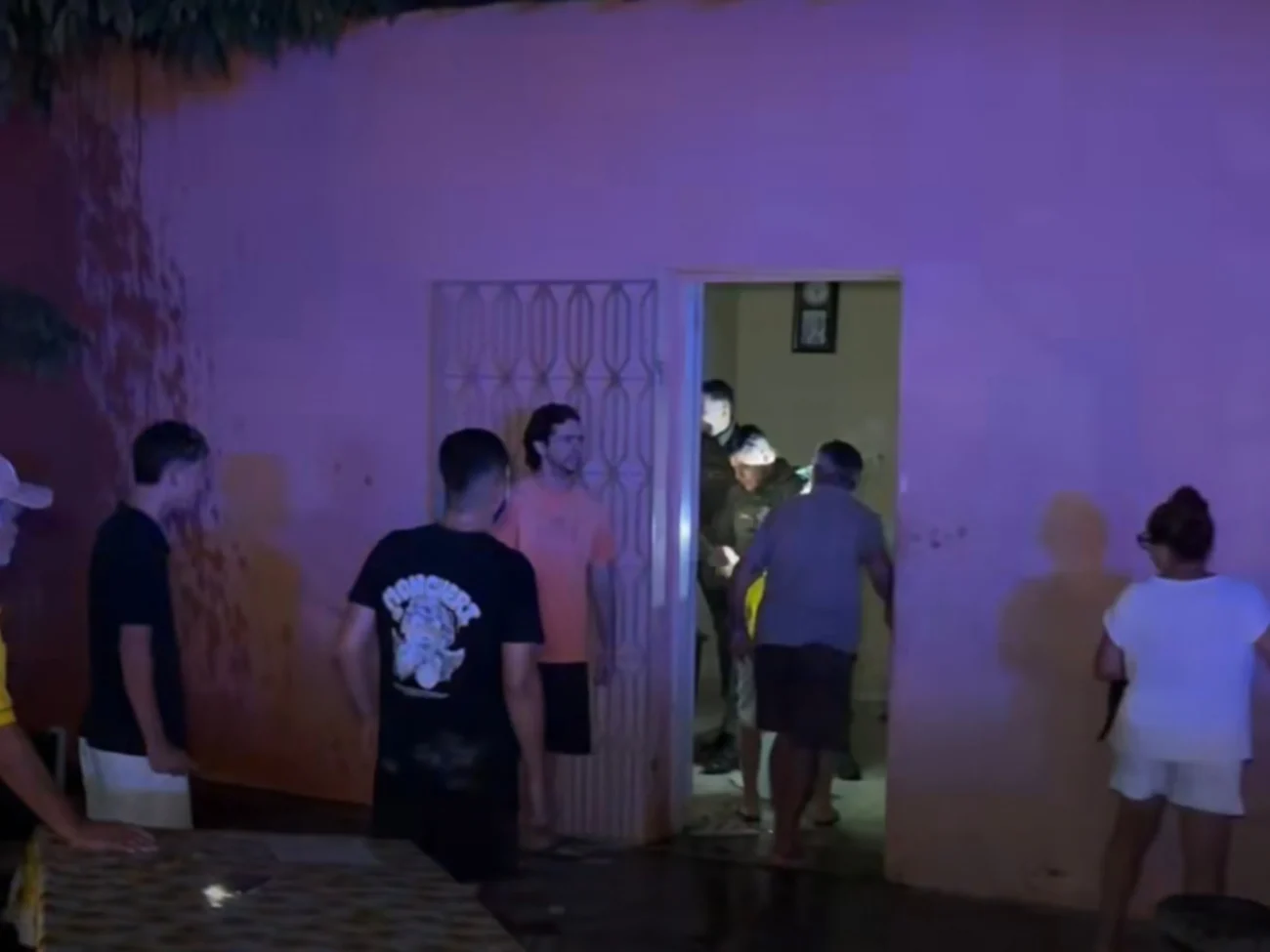 Incêndio em residência assusta moradores na cidade de Crateús no Ceará