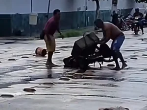 Vídeo mostra confusão após acidente chama atenção no Centro de Quixadá no Ceará 
