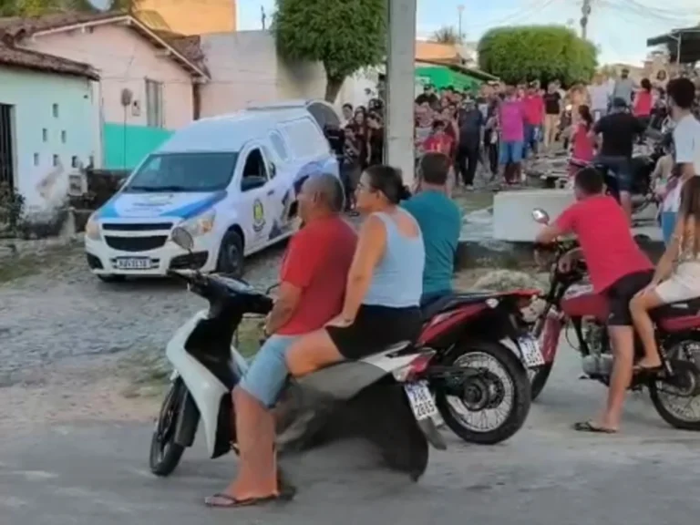 Vídeo mostra uma multidão acompanha último adeus a Neguinho do Pires em Piquet Carneiro