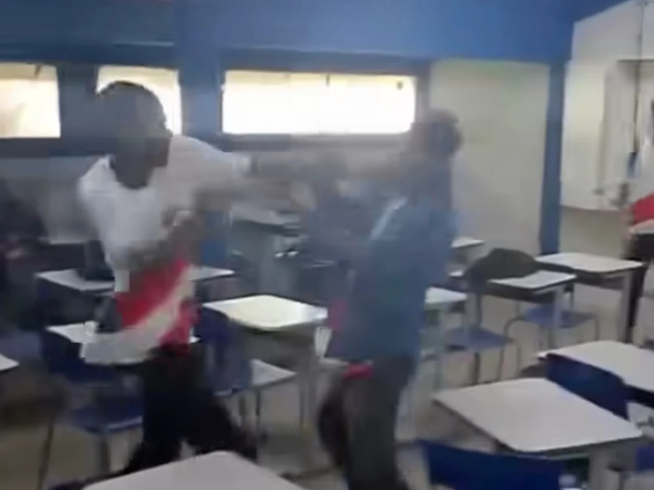 Vídeo mostra confusão em escola, deixa sete feridos e caso vai parar na delegacia