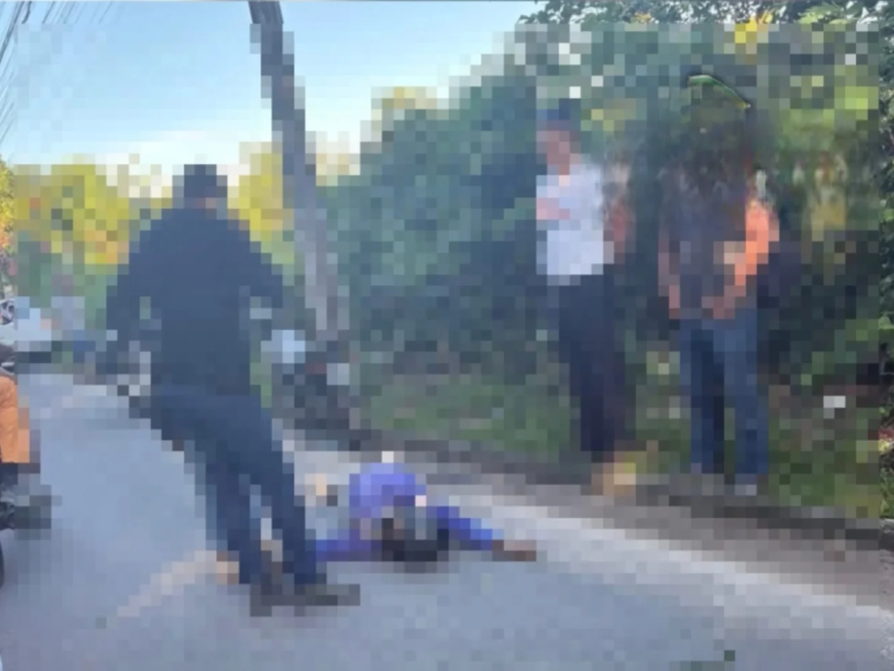 Homem passa mal, para motocicleta e morre no Barrocão, em Itaitinga, no Ceará