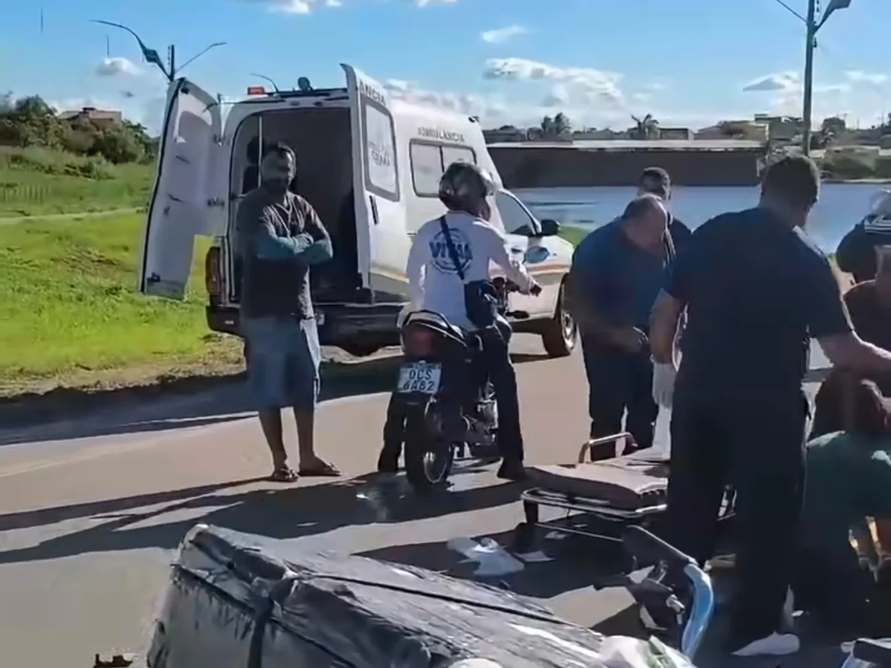 Vídeo mostra motociclista fica ferido após colidir com vaca, em Morada Nova no Ceará