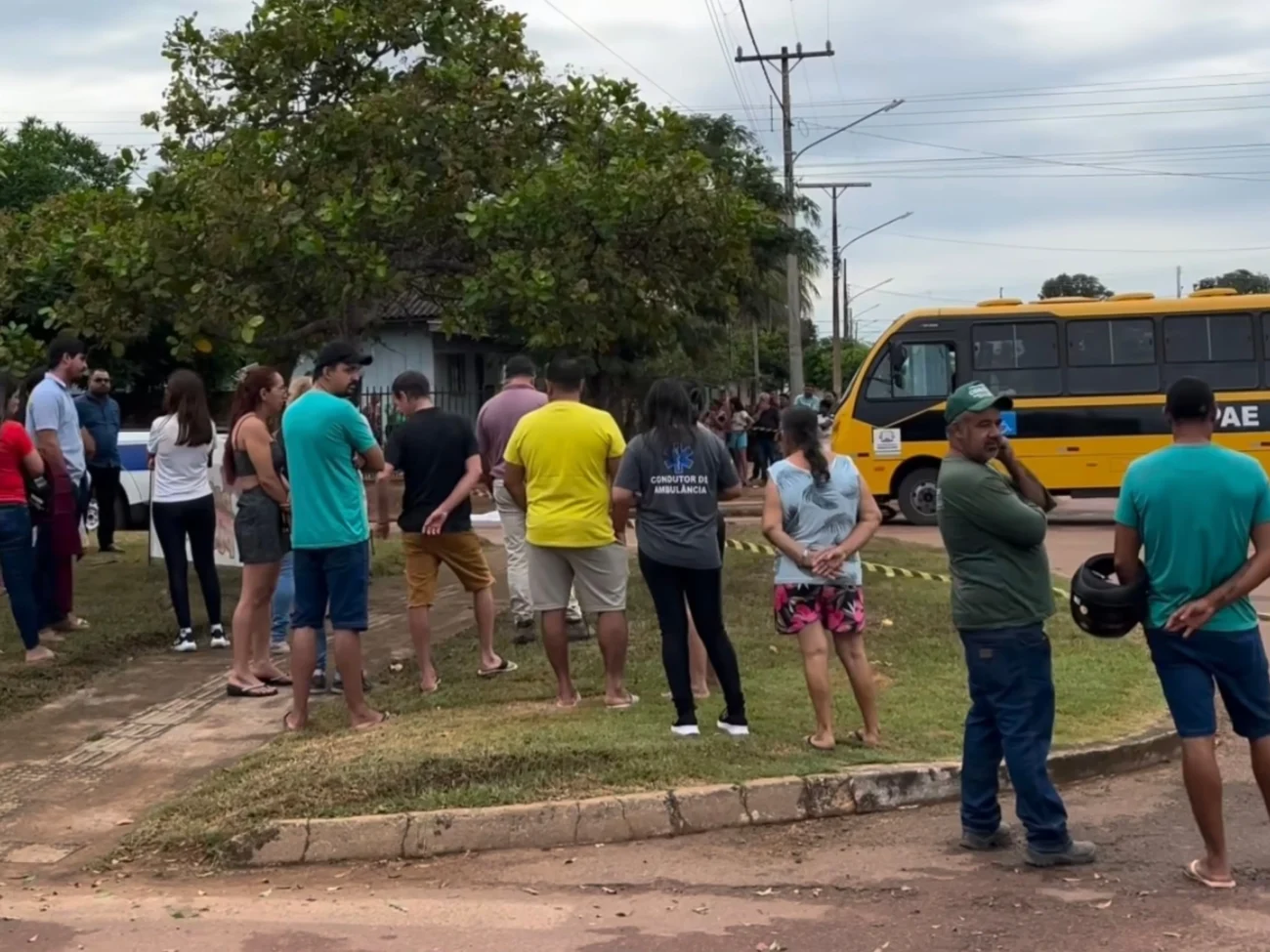 Vídeo mostra grave acidente entre ônibus e motocicleta deixa vítima fatal e causa comoção