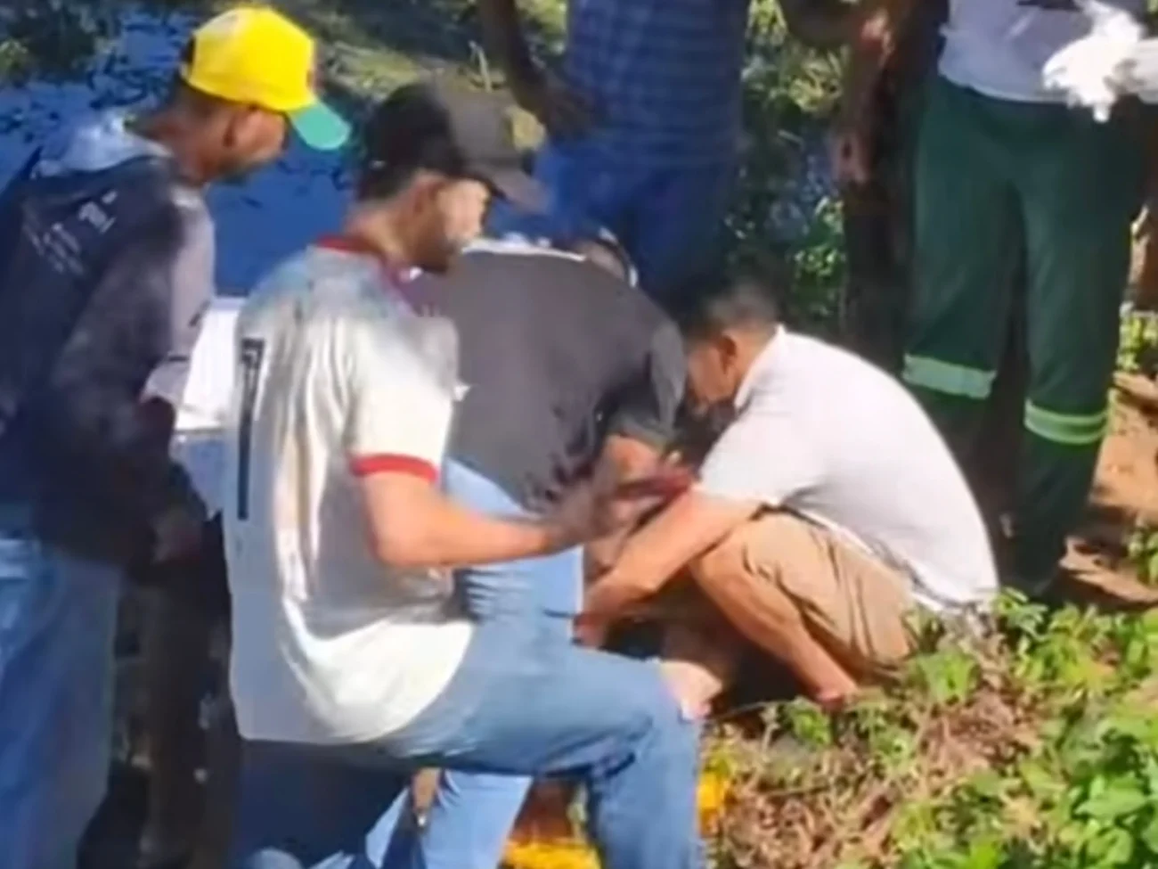 Vídeo mostra grave acidente em Pereiro no Ceará: carro cai em lagoa e afunda na entrada da cidade
