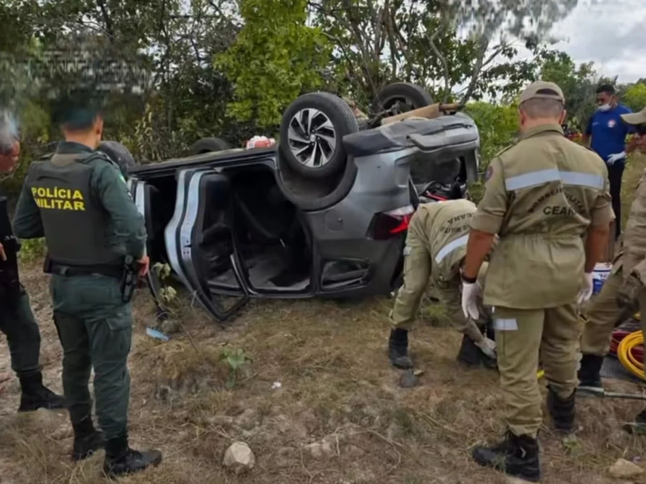 Capotamento deixa mãe e filha mortas e comove o litoral norte do Ceará 