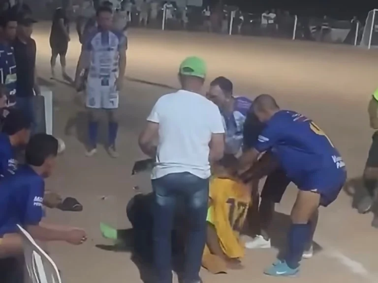 Vídeo mostra confusão entre jogador e árbitro durante partida do campeonato society