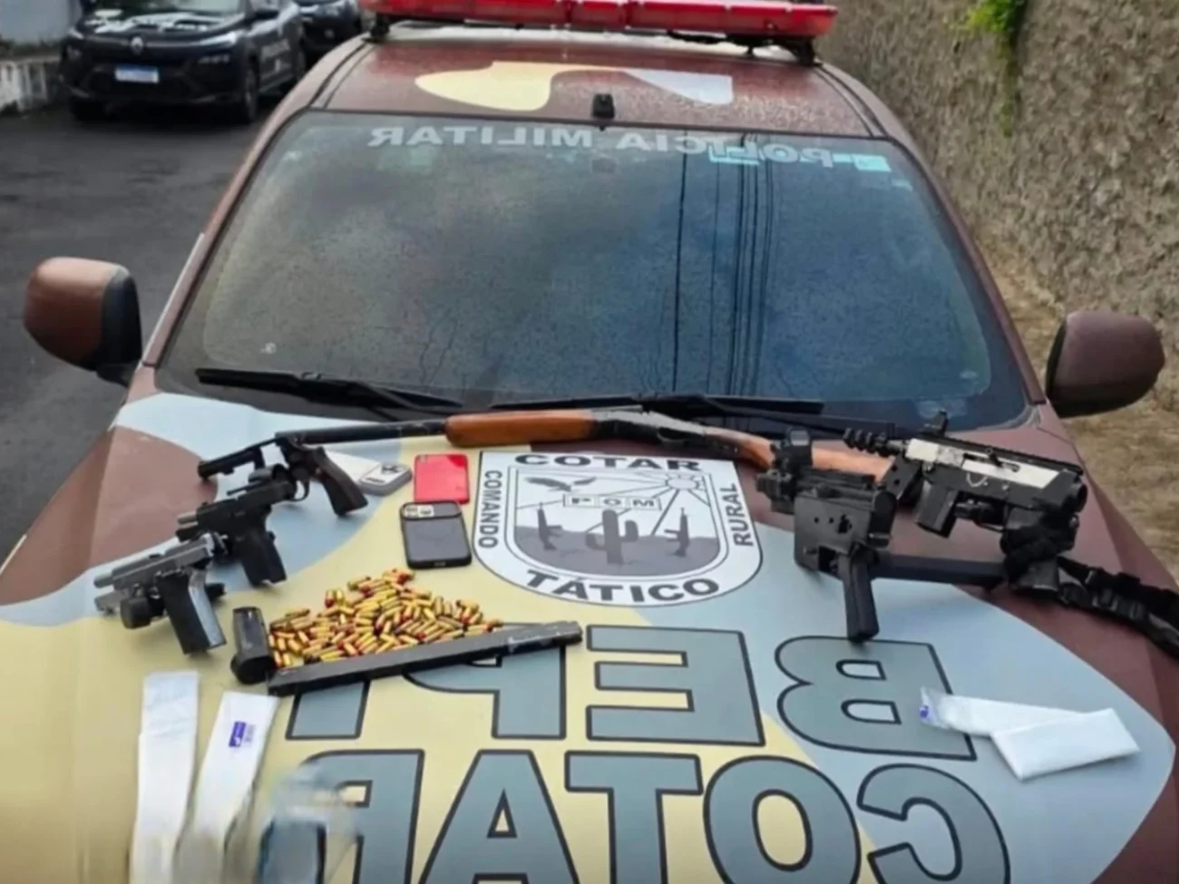 Polícia militar apreende arsenal com seis armas e 85 munições durante operação em Senador Pompeu 