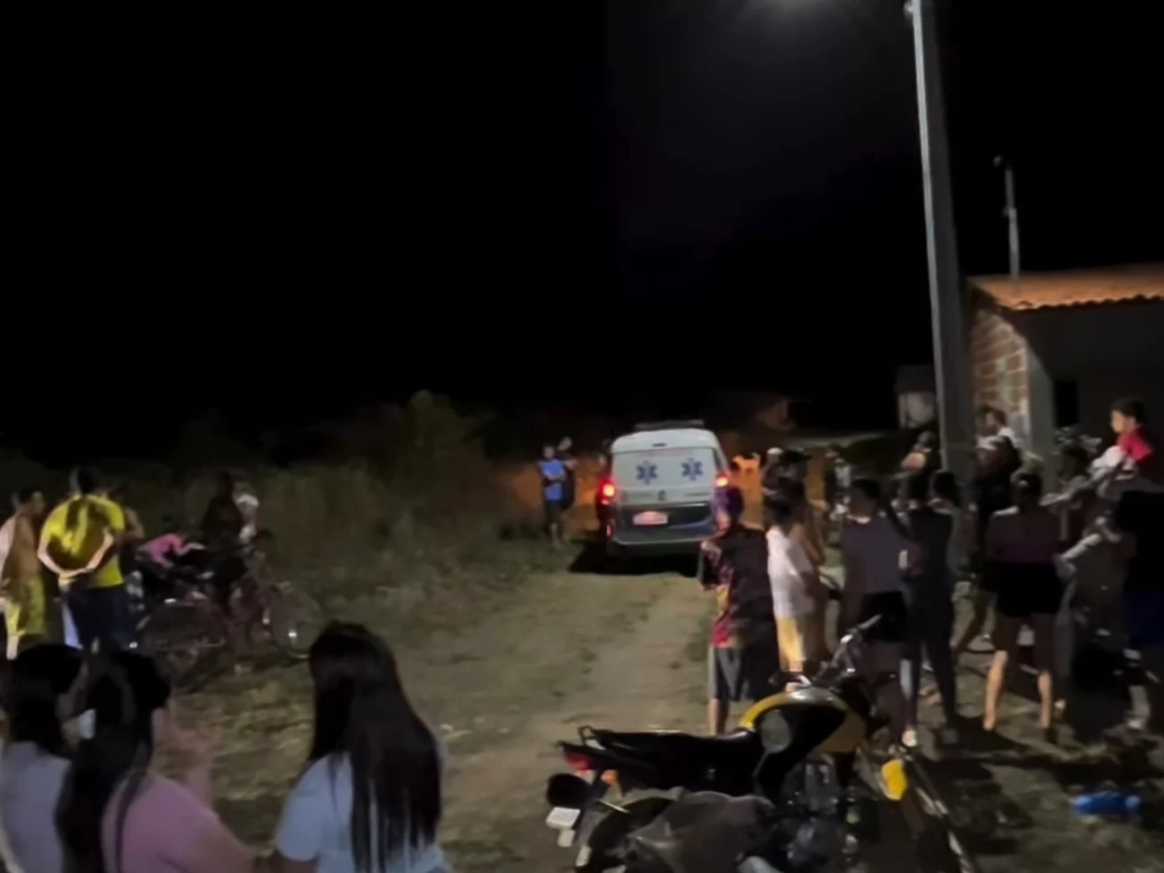 Discussão entre irmãos termina com um morto após briga com facas na cidade de Ipueiras no Ceará 