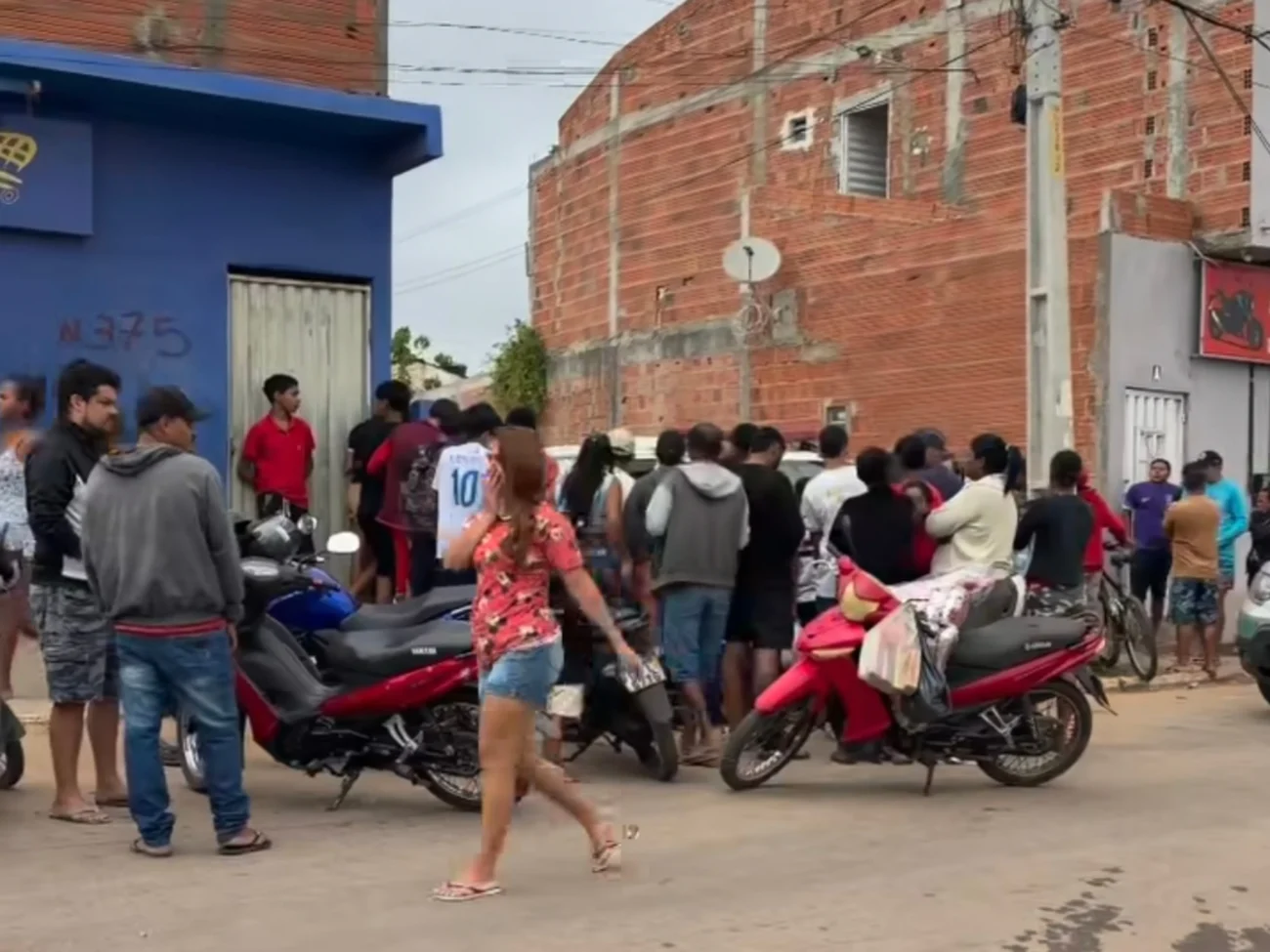 Vídeo mostra homem é morto a tiros no bairro alto da boa vista, em Araripina; polícia investiga execução