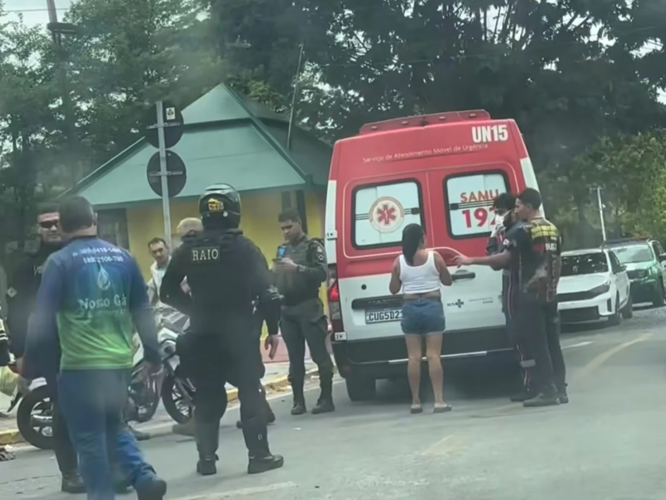 Vídeo mostra acidente entre carro e motocicleta mobiliza samu e deixa motociclista ferido em Sobral no Ceará