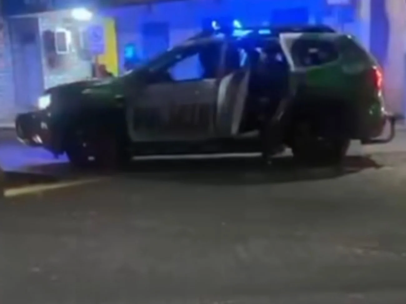 Vídeo mostra mulher é presa após homem ser esfaqueado durante discussão na praça da basílica, em Canindé no Ceará 