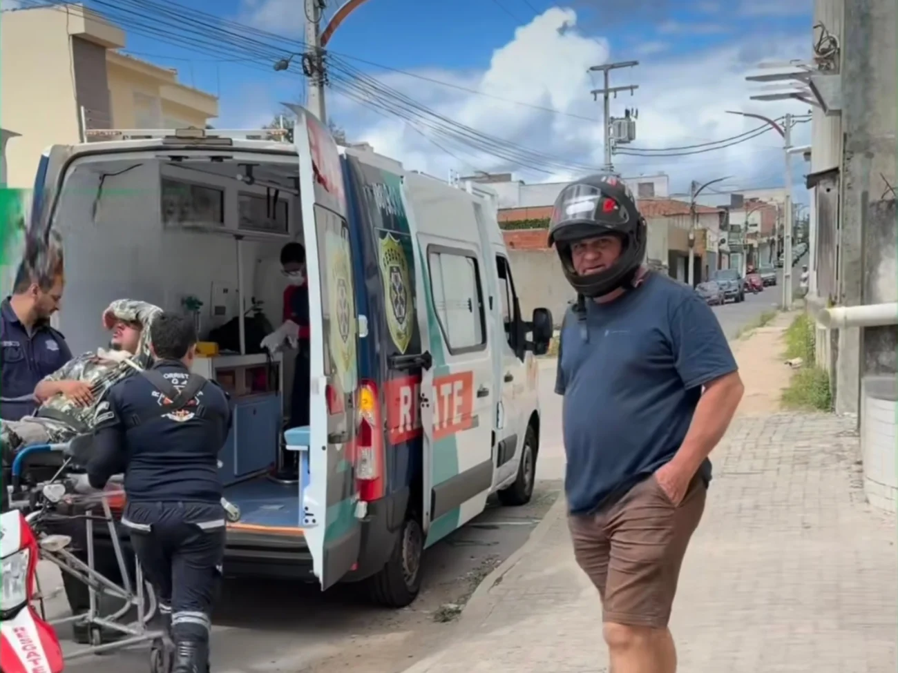 Homem escapa de cárcere privado, sofre tentativa de execução e busca socorro em shopping após fugir de criminosos