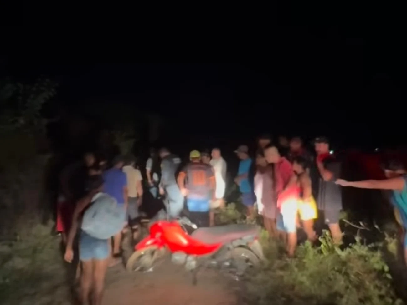 Vídeo mostra homem é morto a tiros e outro fica ferido após ataque a tiros no bairro Santo Antônio, em Codó