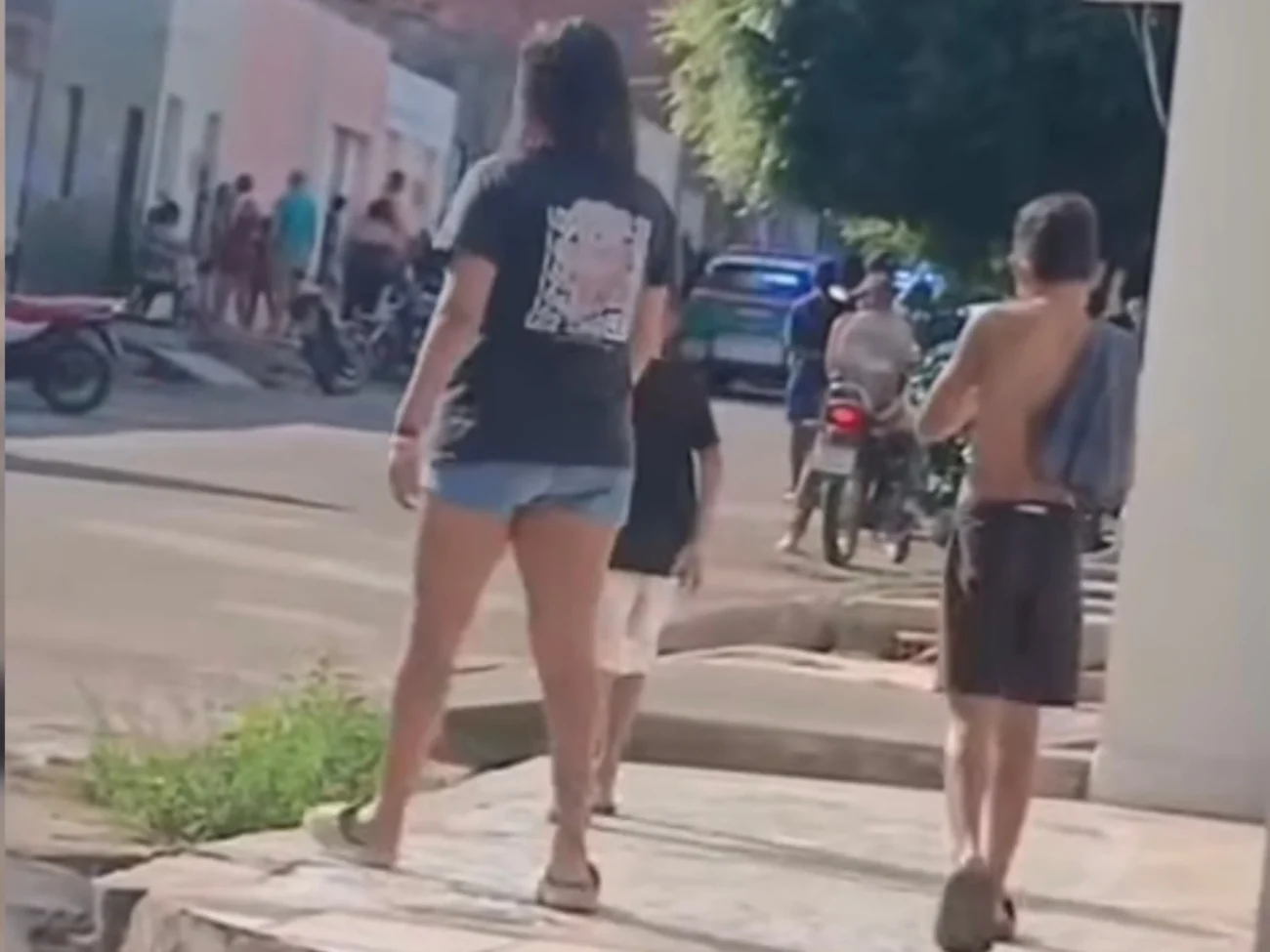 Vídeo mostra homem é morto a tiros no bairro frei damião em Juazeiro do Norte no Ceará; polícia investiga o caso