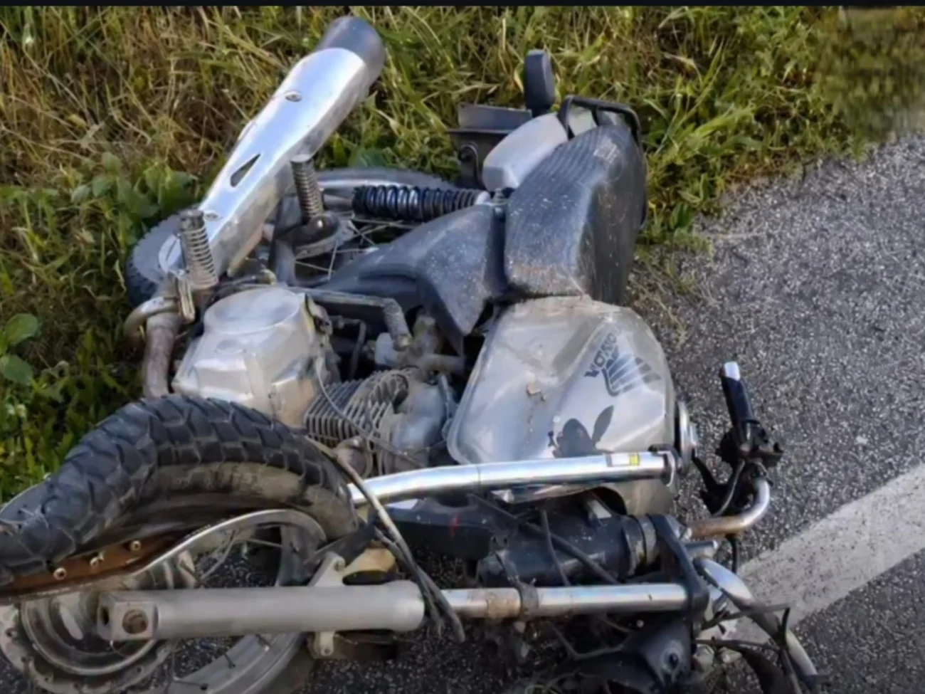 Motociclista morre após ser atropelado por caminhão na BR-122, na chegada de Banabuiú no Ceará 