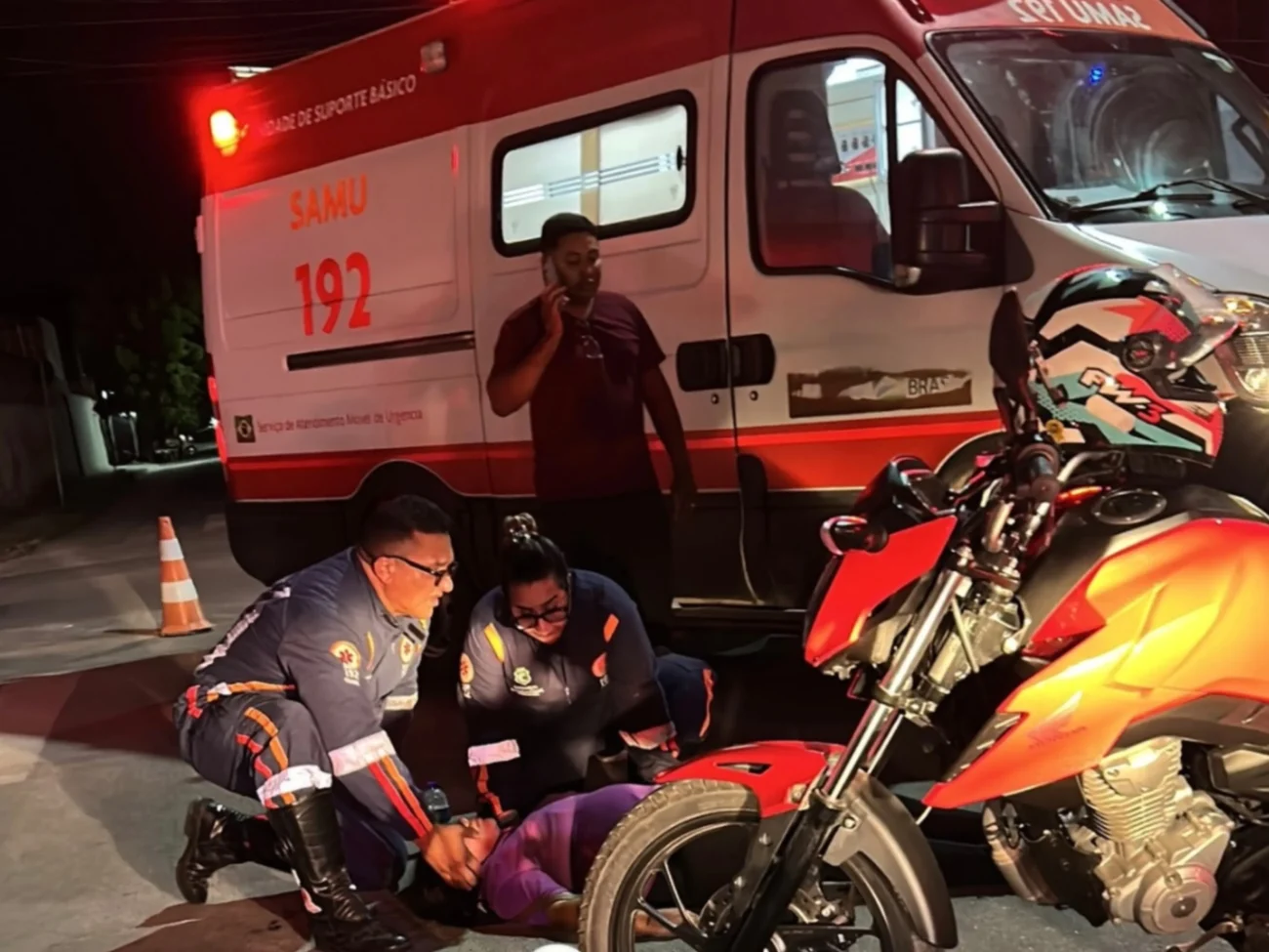 Motorista avança sinal vermelho e provoca grave acidente em Pacajus no Ceará; passageira de motocicleta fica gravemente ferida