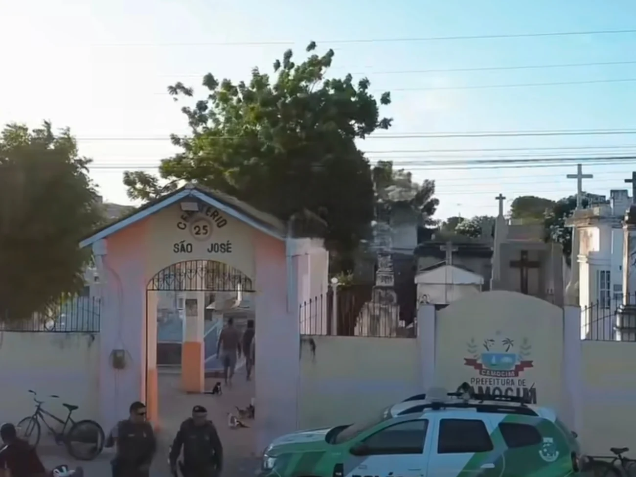 Homem é encontrado morto dentro de cemitério e caso mobiliza polícia e perícia em Camocim no Ceará 